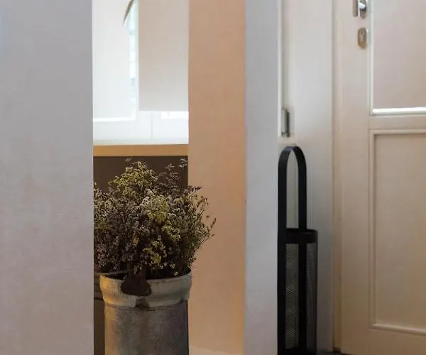 Stylish Tailor Made Flat Apartment *